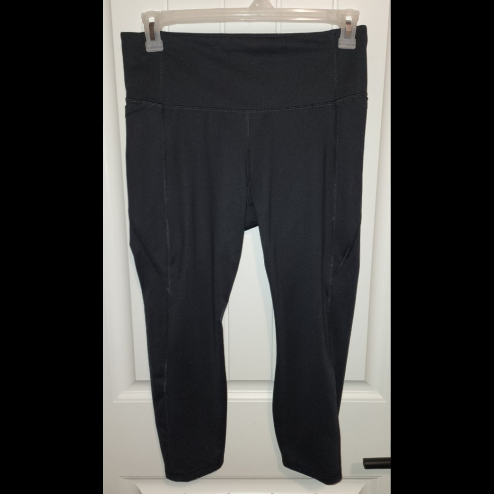 All in Motion black crop leggings womens size large